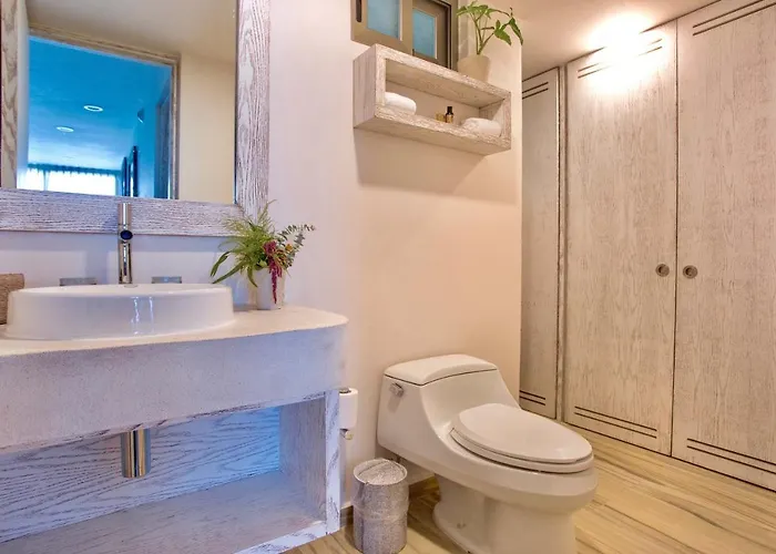 Newport House Playa Boutique 4*