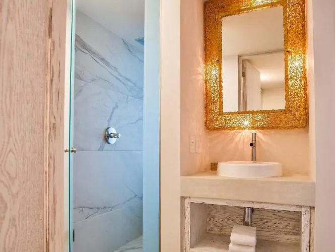 Newport House Playa Boutique 4*